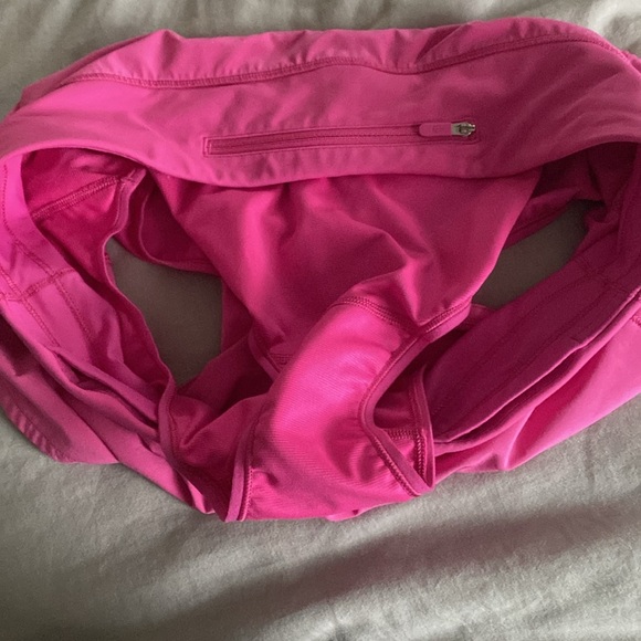 Lululemon shorts size 8 - Picture 6 of 7